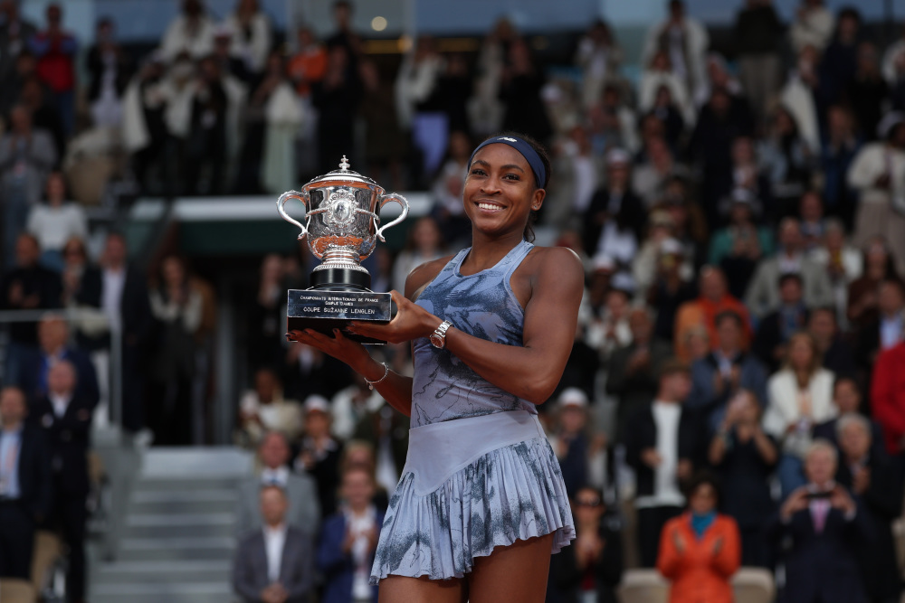 并在防守端 并在防守端