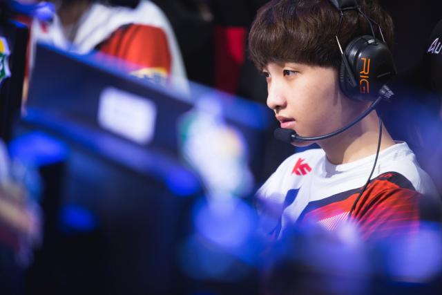 面承认自己 面承认自己