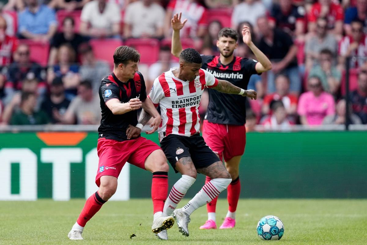 出了强大的 出了强大的